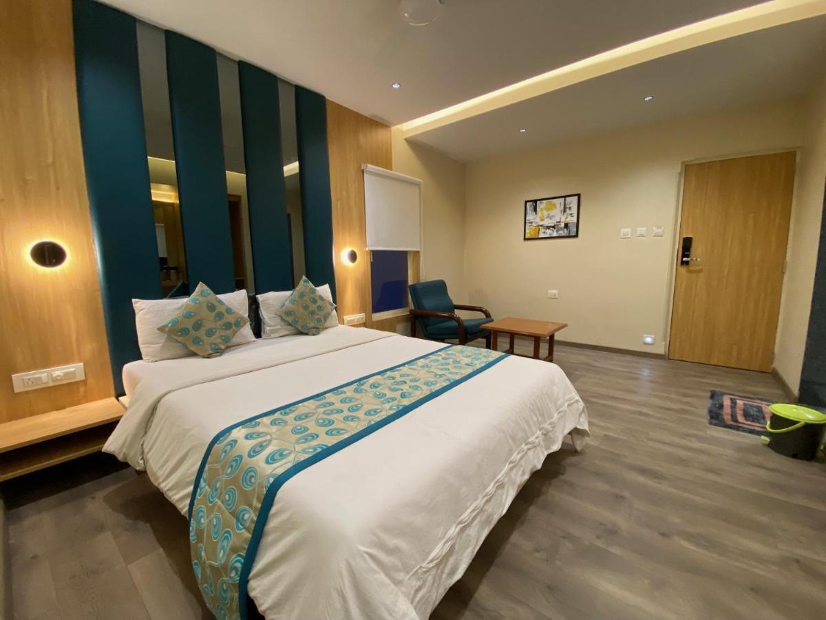Hotel Apex International Вадодара Екстер'єр фото